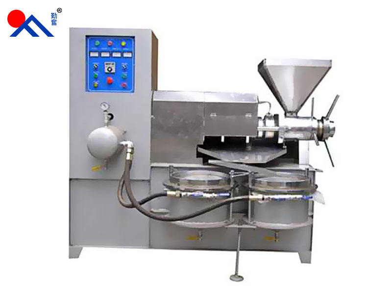 Automatic vacuum oil press